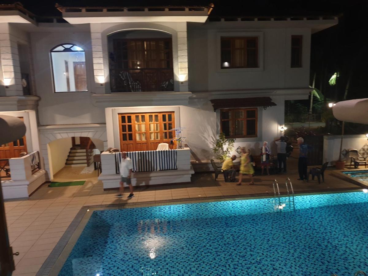 Coastal Suites Apart-Hotel Colva Esterno foto